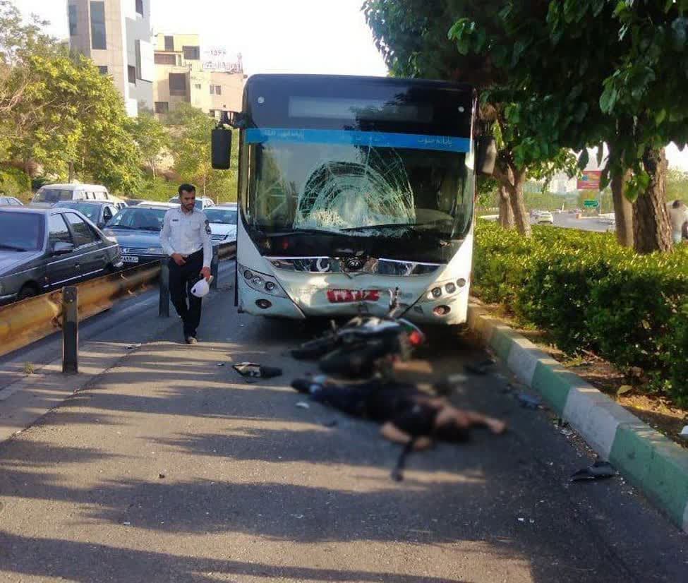 تصادف مرگبار موتورسیکلت و اتوبوس در بزرگراه چمران/ عکس