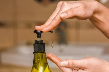 ماساژ با روغن زیتون 